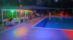 704-pool-party-05